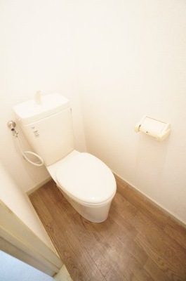 【トイレ】 | コーポみつわ台 | ※同物件・反転タイプの写真です。