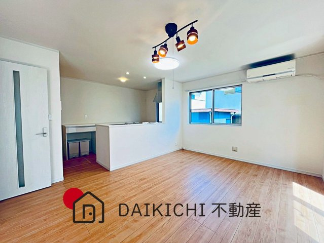 【居間・リビング】 | 桶川市大字坂田　中古戸建