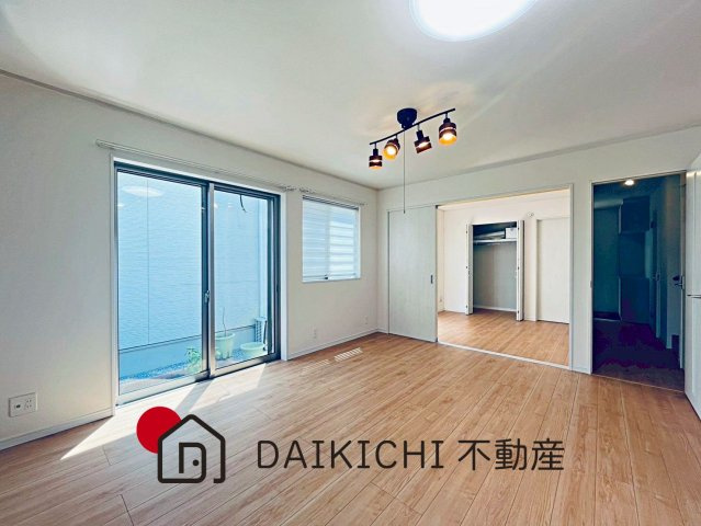 【居間・リビング】 | 桶川市大字坂田　中古戸建