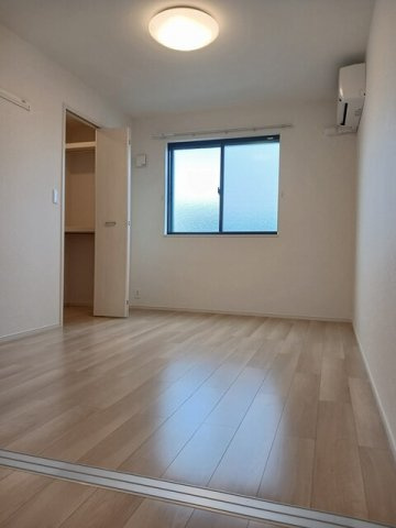 【内装】 | ハピネスデイ | 明るい色調の室内です