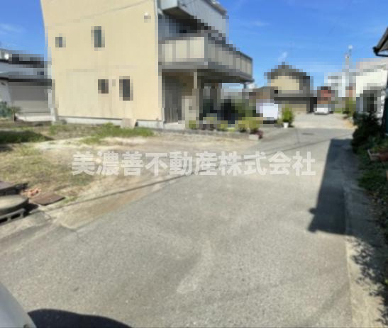 ６５７７４　岐阜市鏡島土地の前面道路含む現地写真