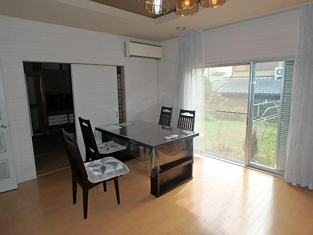 星和台４丁目戸建の居間・リビング