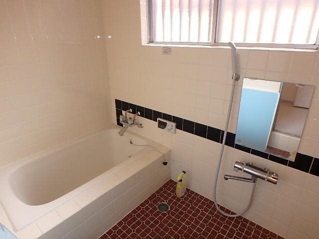 星和台４丁目戸建の浴室