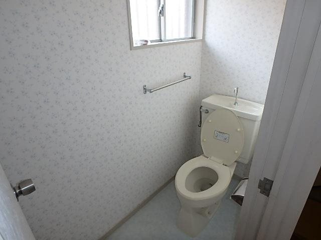 星和台４丁目戸建のトイレ