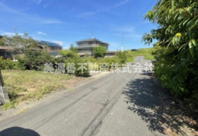 ６５７７３　岐阜市河渡２丁目土地の前面道路含む現地写真