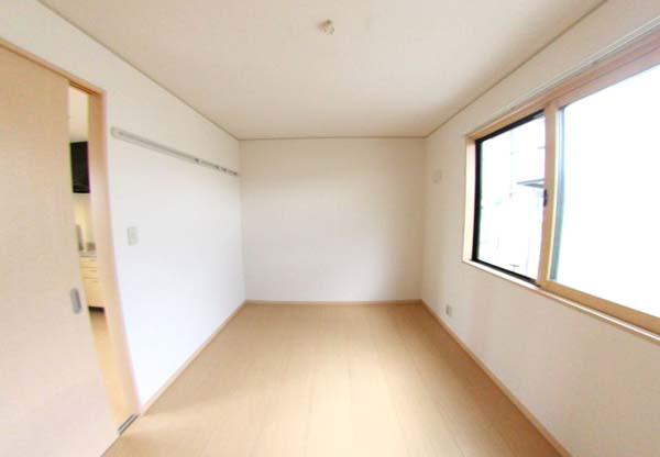 パレス向日葵の居間・リビング|こちらの居間で趣味の時間をお楽しみください