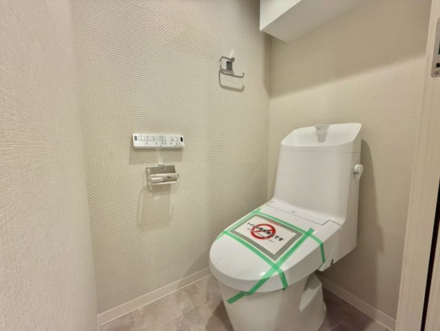 秀和幡ケ谷レジデンスのトイレ|ウォシュレット付きのトイレはいつも快適！

ご内見希望・資料請求などお気軽にお問い合わせ下さい！
03-5990-5201