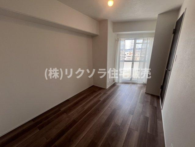 コム古川橋の洋室|洋室5.5帖
■物件内覧・資金計画相談・住宅ローン相談、リフォーム相談、お問合せ受付中■
※当日・翌日のご内覧、ご相談はお電話でのお問合せがスムーズです！