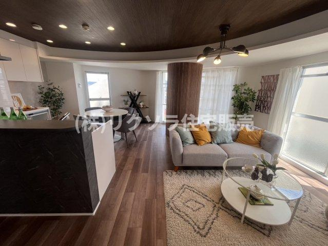 コム古川橋の居間・リビング|LDK17.5帖
■物件内覧・資金計画相談・住宅ローン相談、リフォーム相談、お問合せ受付中■
※当日・翌日のご内覧、ご相談はお電話でのお問合せがスムーズです！