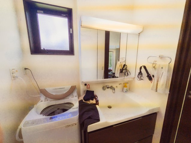 【商談中】中軽井沢 中部小学校至近 住友林業施工の中古戸建のランドリースペース