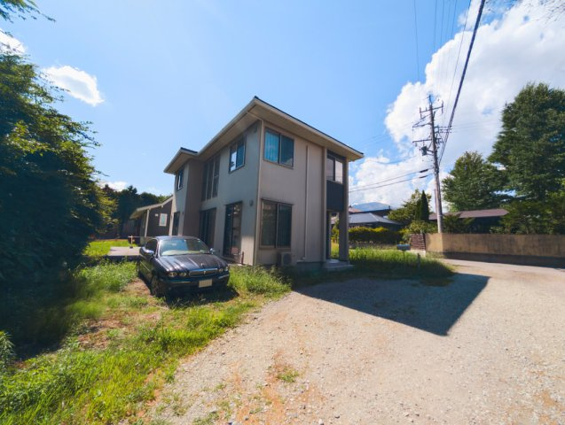 【商談中】中軽井沢 中部小学校至近 住友林業施工の中古戸建の庭
