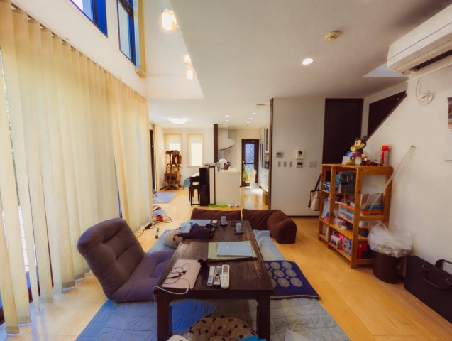 【商談中】中軽井沢 中部小学校至近 住友林業施工の中古戸建の居間・リビング