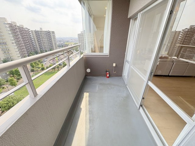 パークフィールドみさとテラ・ウエスト２街区１号館のバルコニー|南向きワイドバルコニーで洗濯物もたっぷり干せます