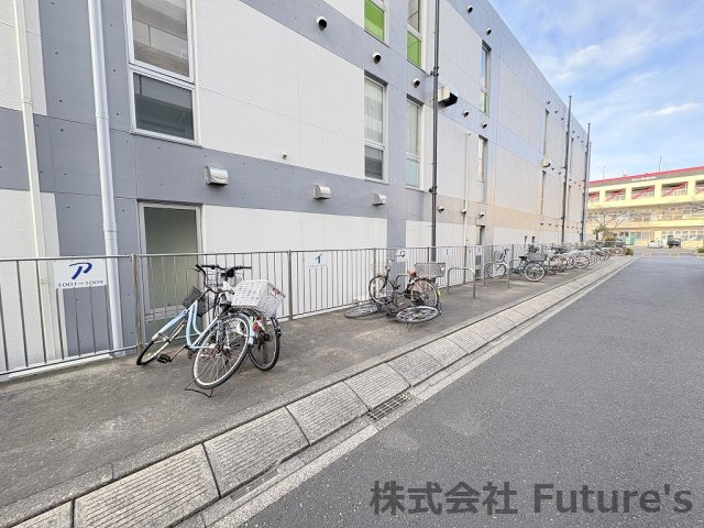 パークフィールドみさとテラ・ウエスト２街区１号館の駐輪場|駐輪場の写真になります