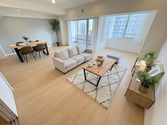 パークフィールドみさとテラ・ウエスト２街区１号館の居間・リビング|南向きの明るいリビングです