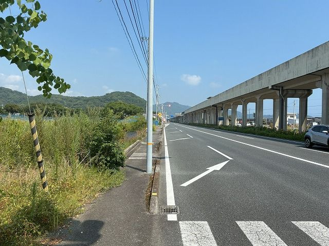 香南市香我美町岸本 売土地の前面道路含む現地写真