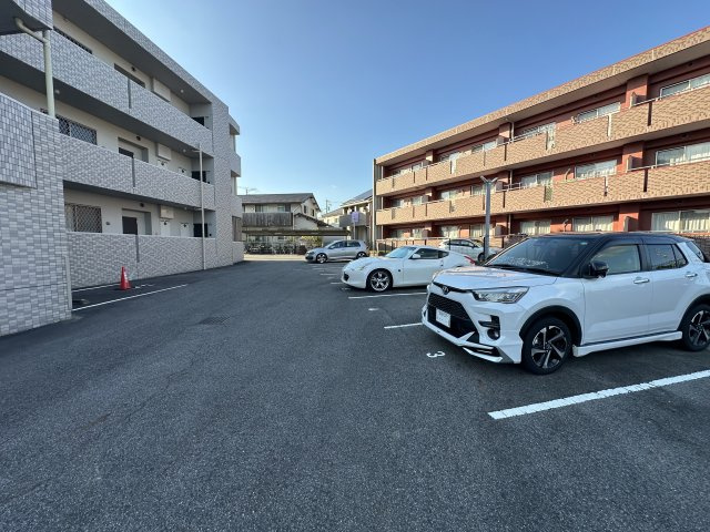 エスタブーレソールの駐車場