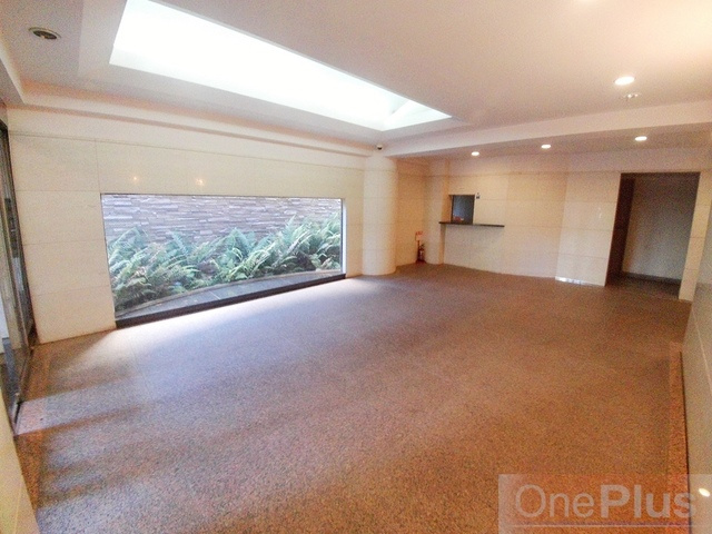 アーデンコート住吉川のエントランス