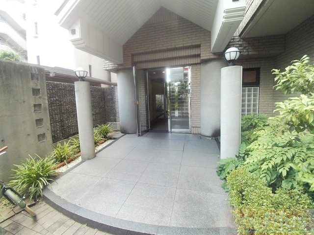 アーデンコート住吉川のエントランス