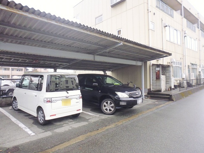 松本ビルの駐車場