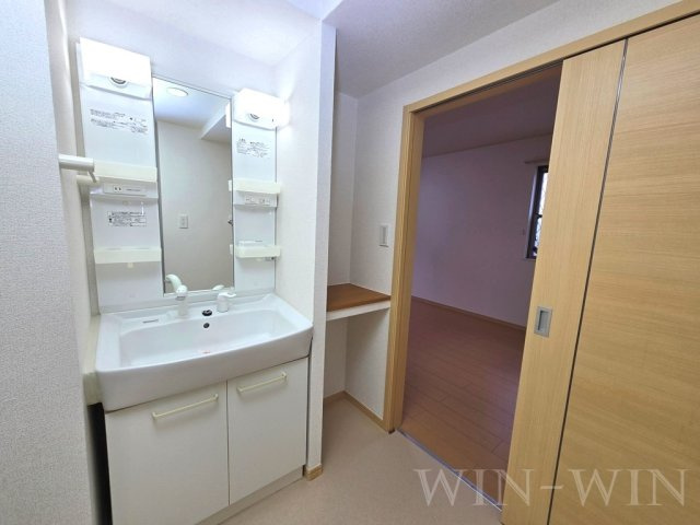 メゾン・リュミエール Ⅱの独立洗面台