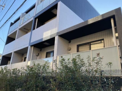 【外観】 | アンベリール中野鷺宮 | 鉄筋コンクリート造のがっちりとした建物。