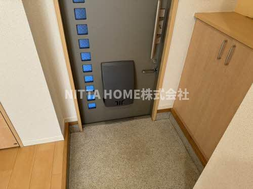 オレンジアイビー・柏原	の玄関|シューズボックス付きの玄関です◎