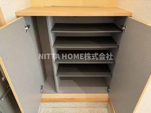 オレンジアイビー・柏原	の収納|シューズボックス付きの玄関になります◇