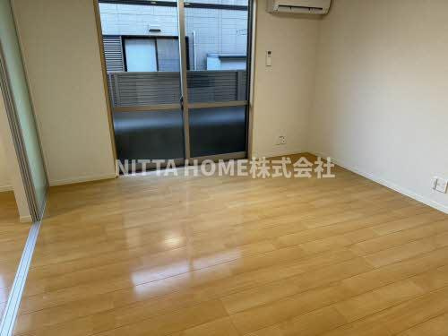 オレンジアイビー・柏原	の居間・リビング|１１帖のリビングルームです★南向きのテラス付き◎