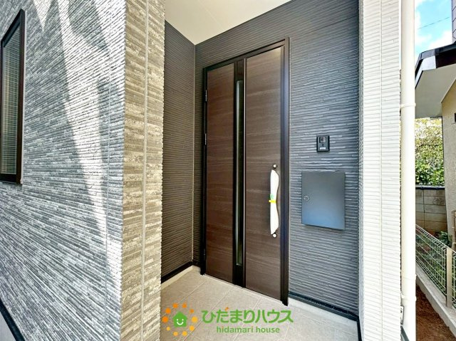 春日部市藤塚5期　新築一戸建て　グレイスの玄関