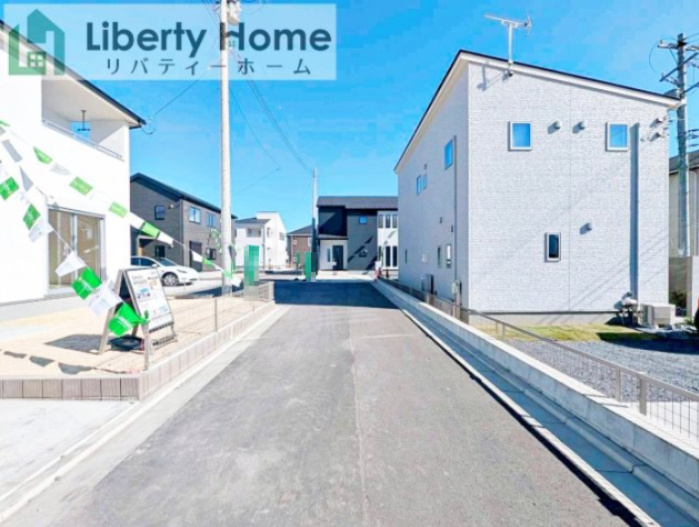 水戸市見川12期　新築戸建　2号棟の前面道路含む現地写真