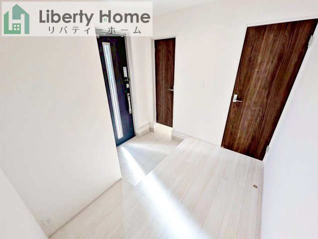 水戸市見川12期　新築戸建　2号棟の玄関