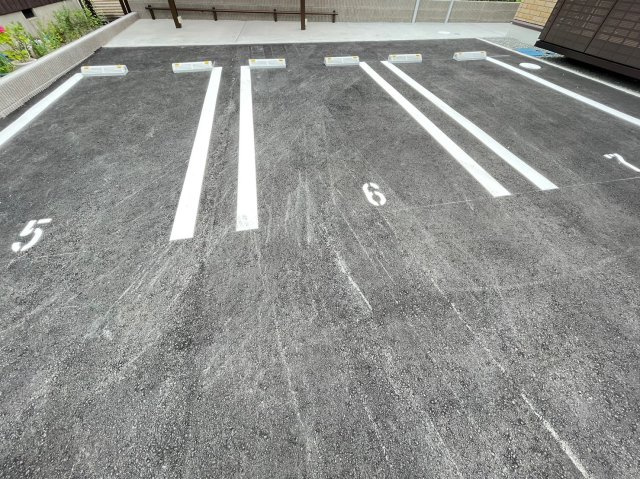 明石市魚住町金ケ崎のアパートの駐車場