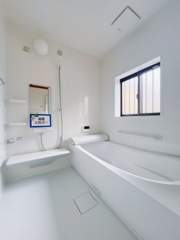 【中古戸建】前橋市下細井町　の浴室|■浴室｜デザイン性に優れた浴室♪1日の疲れを癒す、ゆったりとしたバスタイムをぜひお過ごしください(*＾＾*)大きな窓付きで嬉しい♪