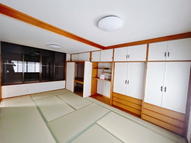 【中古戸建】前橋市下細井町　の和室|■2階和室｜和室でしか味わえない畳ならではの香りや素材で和のやすらぎを感じてください♪休日はお子様とお昼寝するのにも最適です！