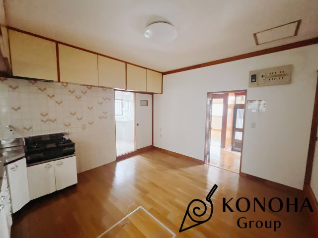 【中古戸建】前橋市下細井町　の居間・リビング|■ダイニング｜出来上がった料理を運びやすいダイニング♪お料理中も家族との会話がはずみます♪
