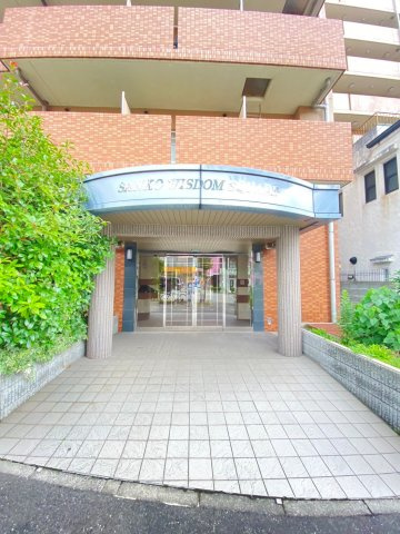 ウィズダムスクウェアのエントランス