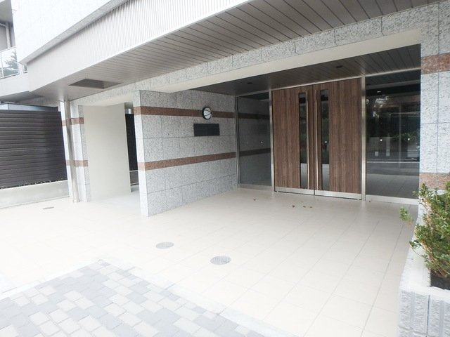豊島区雑司が谷１丁目の賃貸マンションのエントランス