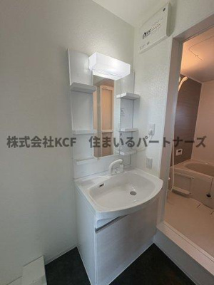 【洗面所】 | Y'S kokubu | 広い洗面スペース