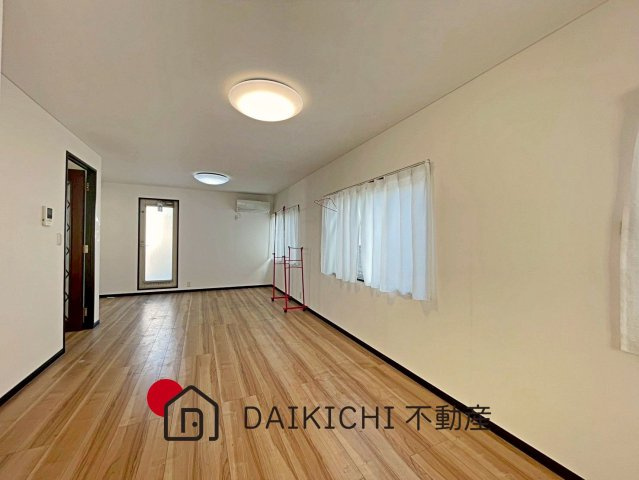 【居間・リビング】 | 桶川市泉1丁目　中古戸建