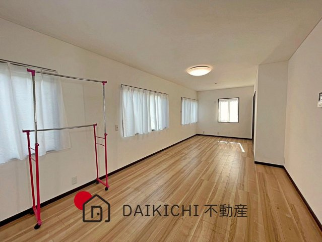 【居間・リビング】 | 桶川市泉1丁目　中古戸建