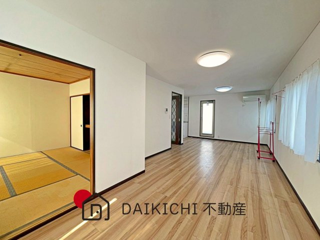 【居間・リビング】 | 桶川市泉1丁目　中古戸建