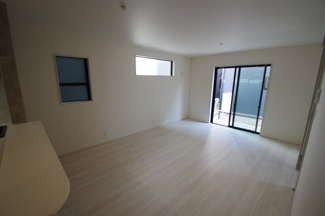 【居間・リビング】 | 【仲介手数料無料！！】日野市旭が丘5丁目　新築戸建て（全10棟）2号棟　4480万円