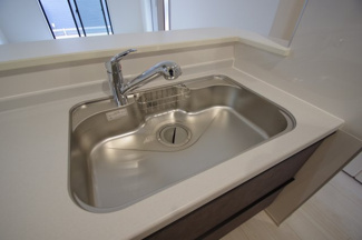 【キッチン】 | 【仲介手数料無料！！】日野市旭が丘5丁目　新築戸建て（全10棟）2号棟　4480万円 | 浄水器付き水栓