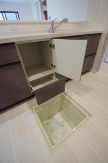 【キッチン】 | 【仲介手数料無料！！】日野市旭が丘5丁目　新築戸建て（全10棟）2号棟　4480万円 | 床下収納あり