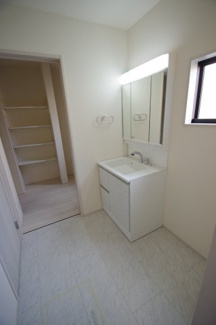 【脱衣所】 | 【仲介手数料無料！！】日野市旭が丘5丁目　新築戸建て（全10棟）2号棟　4480万円 | 洗面所（2帖）