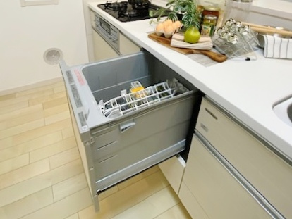 蕨市南町3丁目 全8棟 1号棟のその他|食後の片づけに便利な食器洗乾燥機が標準装備です