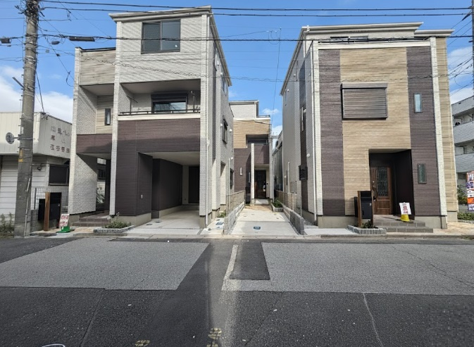 蕨市南町3丁目 全8棟 2号棟の外観|伸びやかな公道に面する全8棟
堂々完成につきご見学いただけます