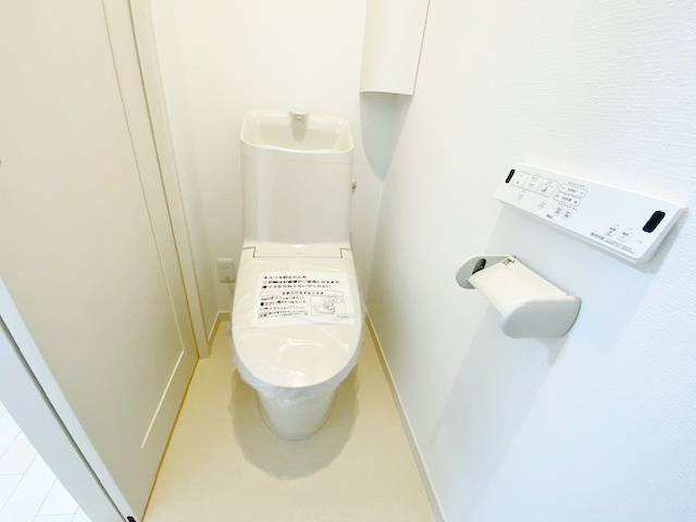 蕨市南町3丁目 全8棟 2号棟のトイレ|トイレは1階2階ともに設置しているので忙しい朝にも便利です(2号棟)