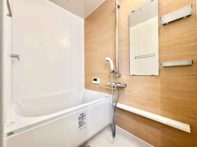 【浴室】 | ハイム伏見A棟 | 追炊き機能付きですので、いつでも温かい湯舟に浸かり一日の疲れをリフレッシュできます。